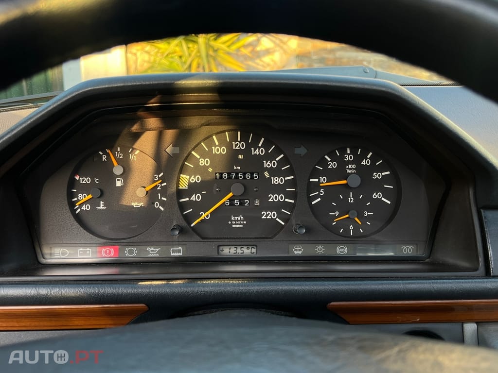 Mercedes-Benz W124 300 D