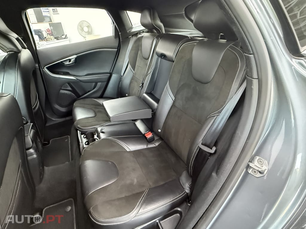 Volvo V40 2.0 D2 R-Design Momentum Geartronic