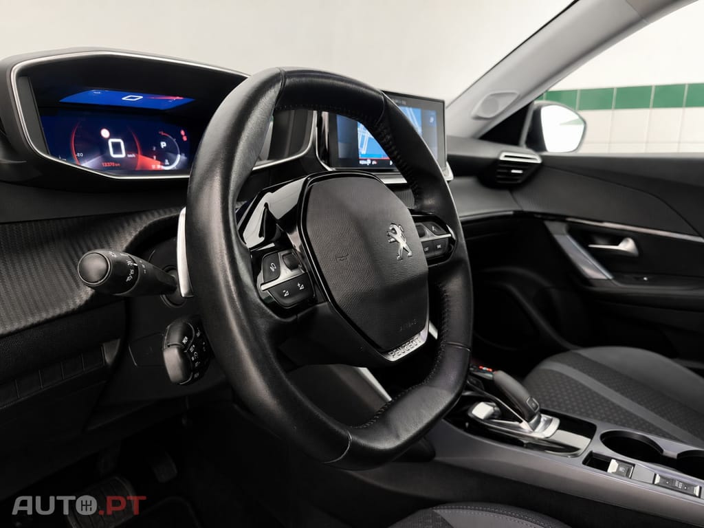 Peugeot 2008 1.2 PureTech Allure EAT8