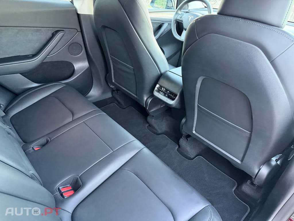 Tesla Model Y RWD