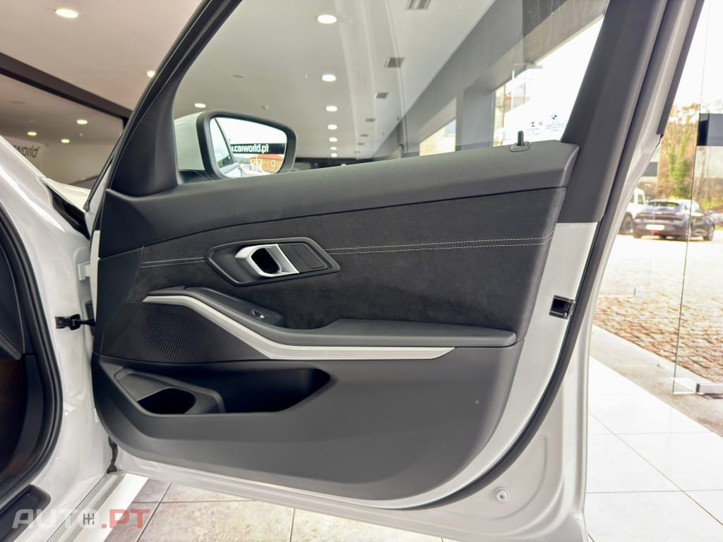 BMW 330 e Touring Corporate Edition Auto