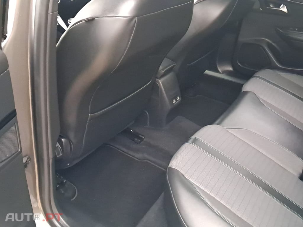 Peugeot 2008 PureTech 130 Allure Pack