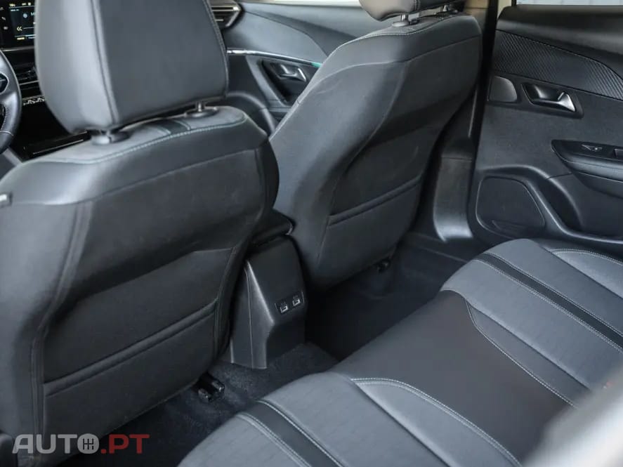 Peugeot 2008 1.2 PureTech Allure EAT8