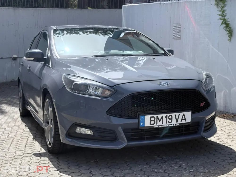 Ford Focus 2.0 EcoBoost ST c/ Pack Pele Desportiva