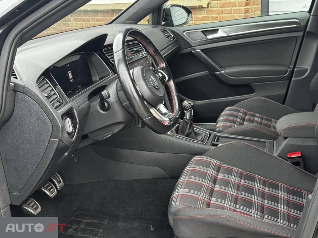 Volkswagen Golf 2.0 TSI  GTI Performance