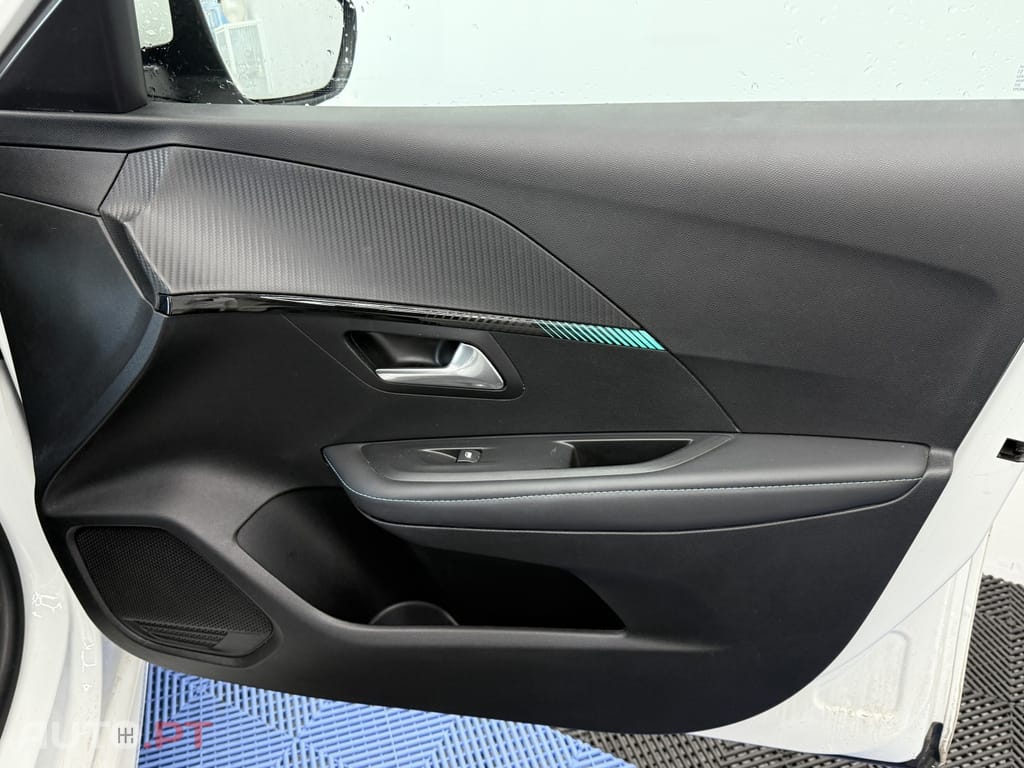 Peugeot E-208 50 kWh Allure Pack