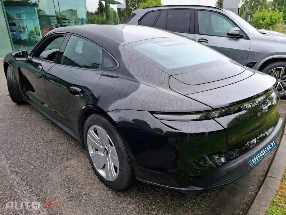 Porsche Taycan 4