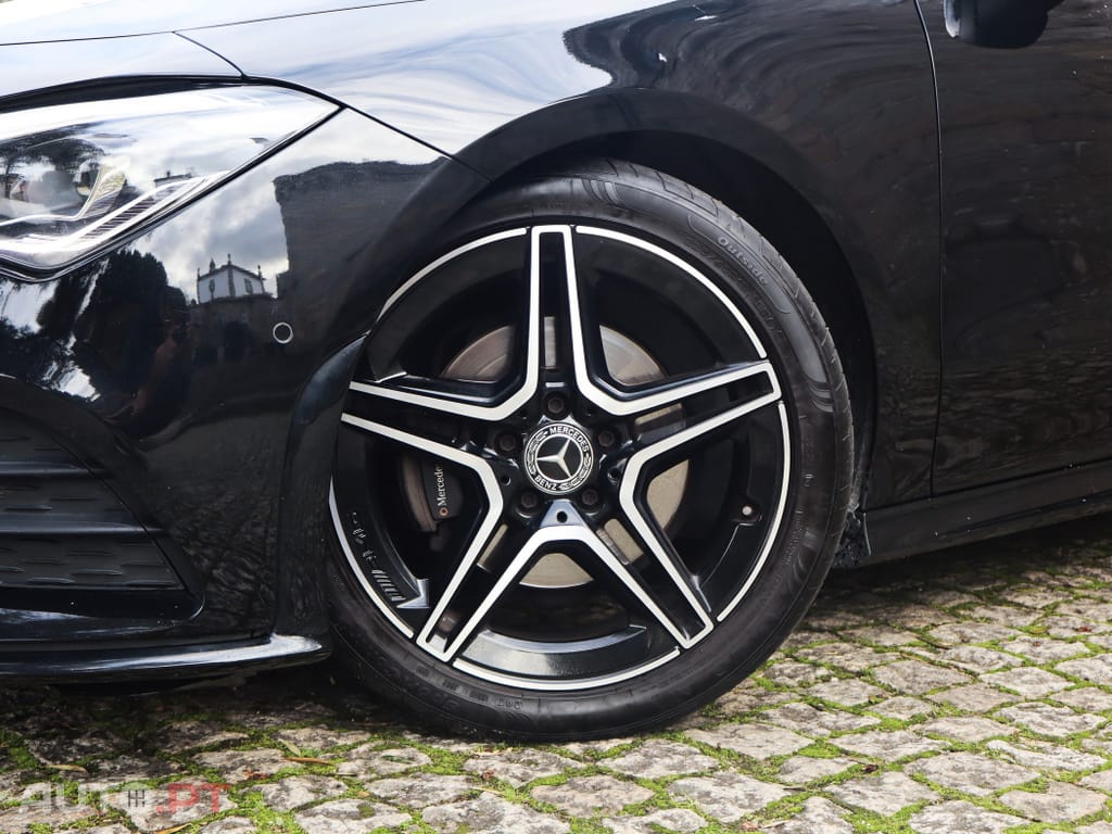 Mercedes-Benz CLA 180 d Shooting Brake AMG Premium Plus