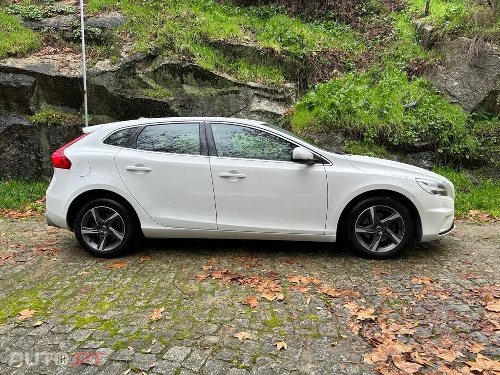 Volvo V40 2.0 D3 R-Design