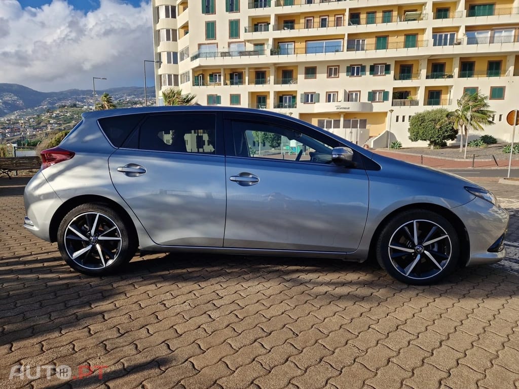 Toyota Auris 1.4 D-4D Com. +P.Sport +TSS+Navi