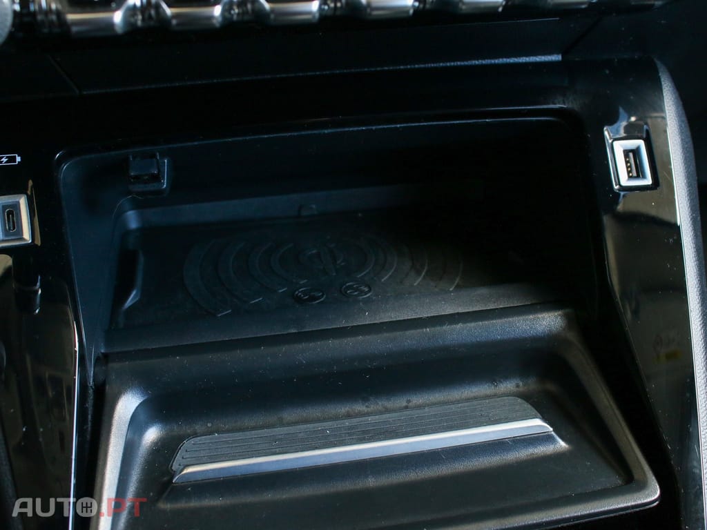 Peugeot 2008 1.2 PureTech Allure EAT8