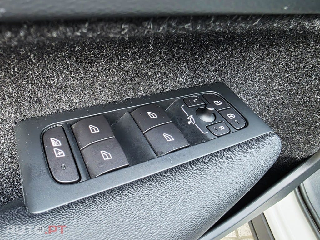 Volvo XC40 1.5 T3 Momentum Tech Edition