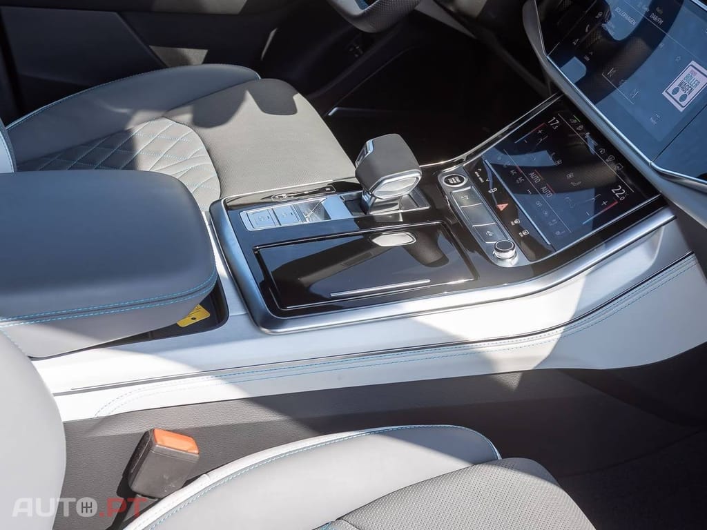 Audi Q8 60 TFSIe S line Matrix