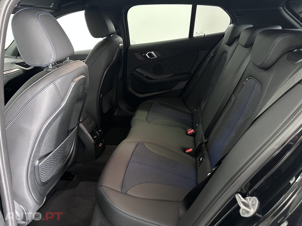 BMW 118 i Pack Desportivo M Auto