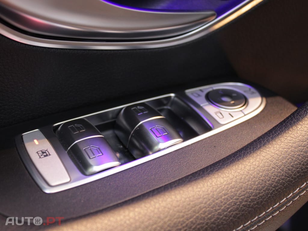 Mercedes-Benz E 220 AMG LINE