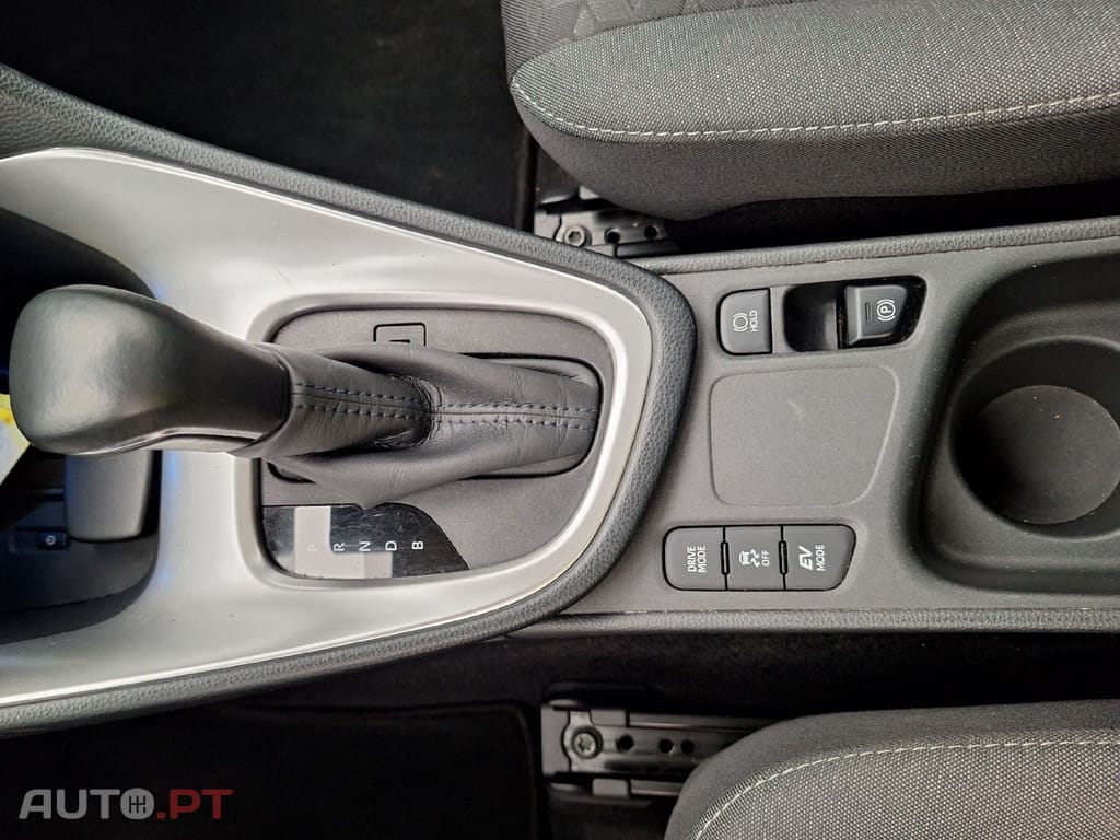 Toyota Yaris 1.5 VVT-i Iconic I.V.A DEDUTIVEL