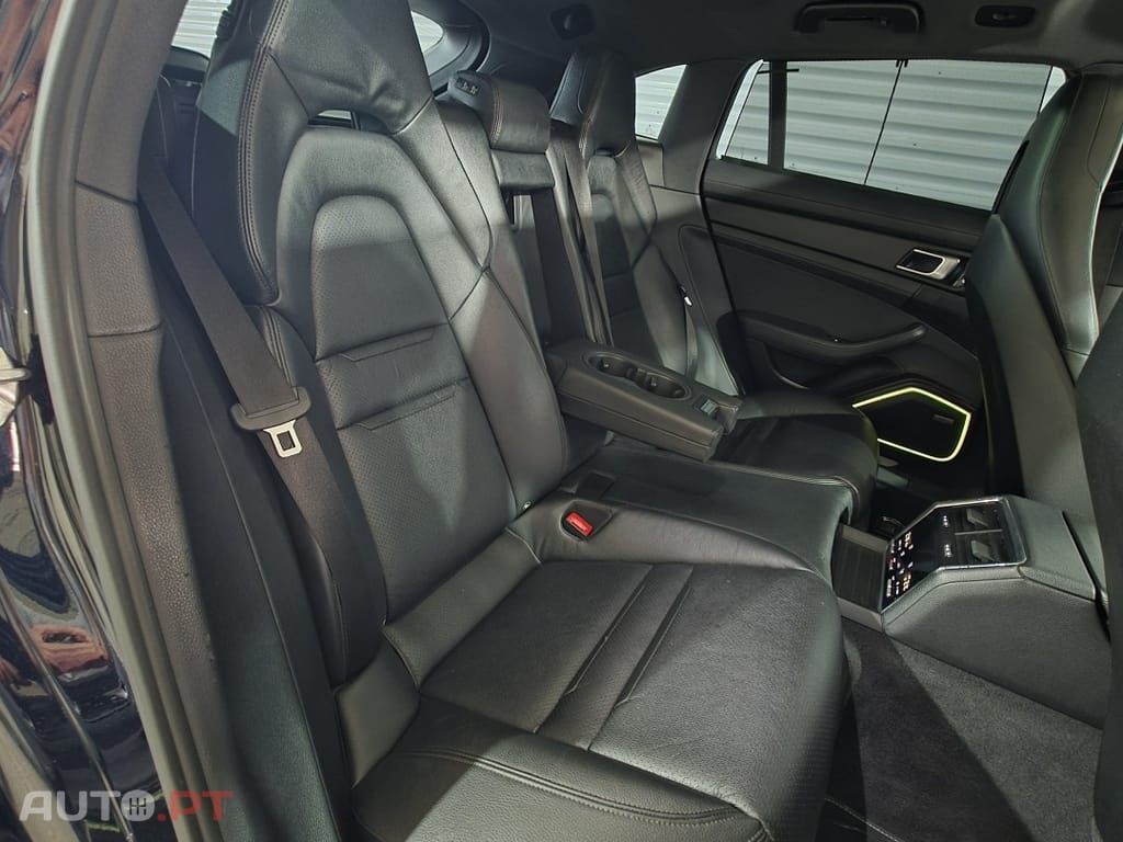 Porsche Panamera 4 E-Hybrid Platinum Edition