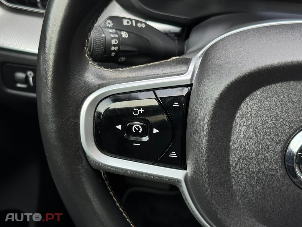 Volvo XC60 2.0 T6 PHEV R-Design AWD