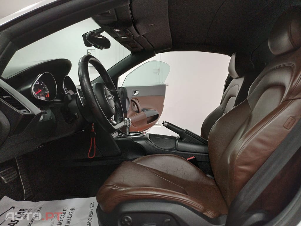 Audi R8 4.2 V8 quattro R tronic