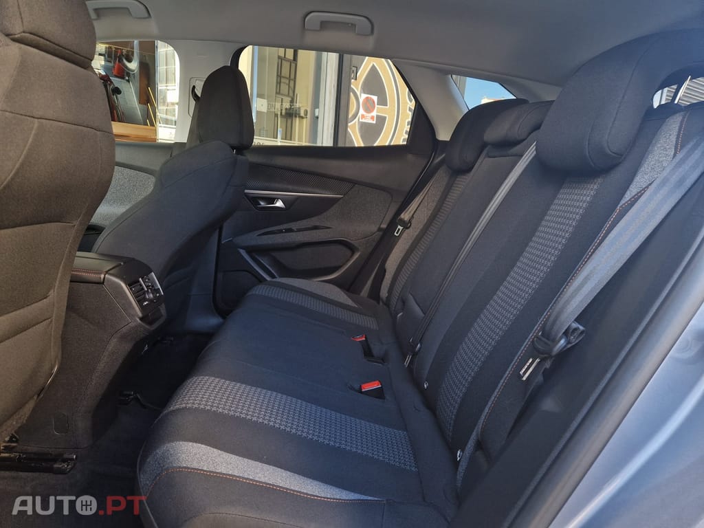 Peugeot 3008 1.5 BlueHDi Active