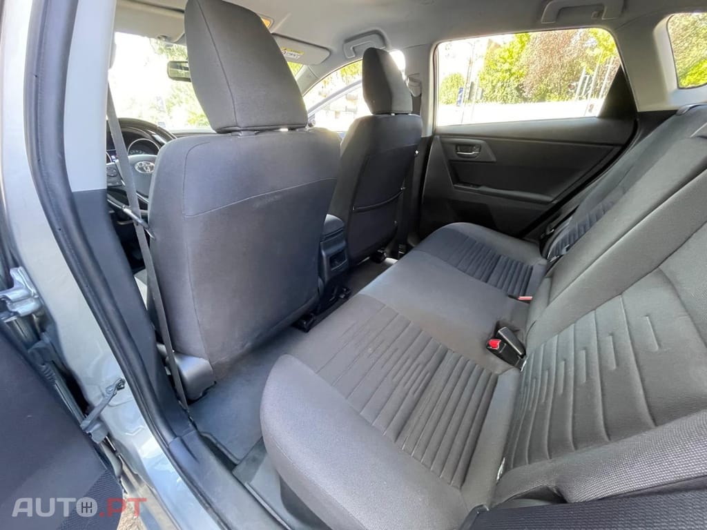 Toyota Auris 1.8 HSD Comfort +P.Techno+P.Sport