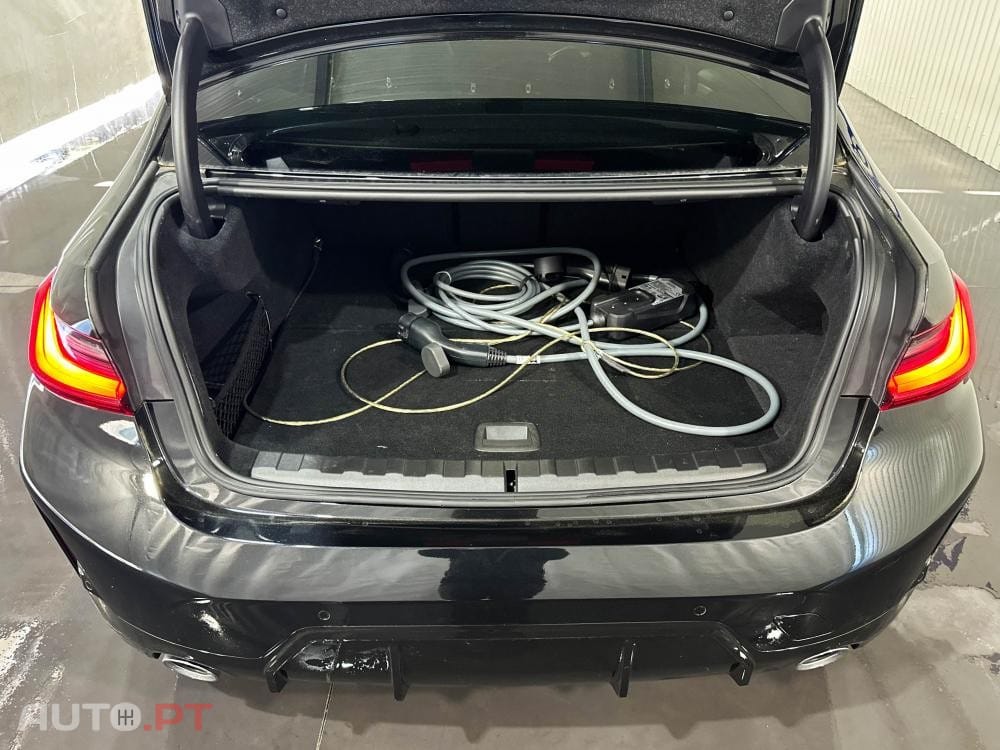 BMW 330 e Pack Desportivo M Auto