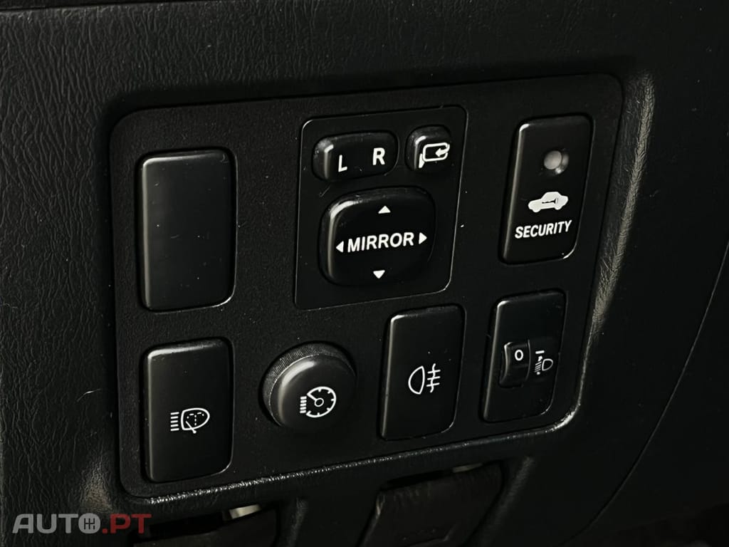 Toyota Hilux 3.0 D-4D 4WD CD Tracker CA