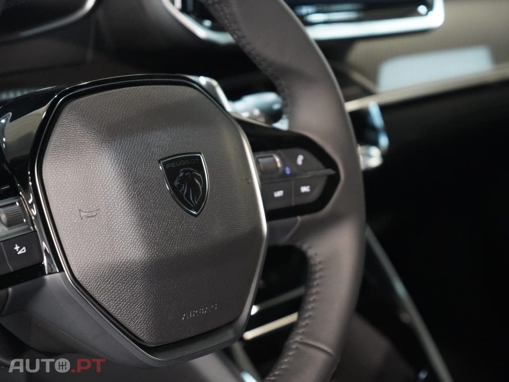 Peugeot 2008 1.2 Hybrid Allure e-DCS6