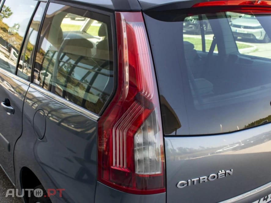 Citroen C4 Picasso Outro