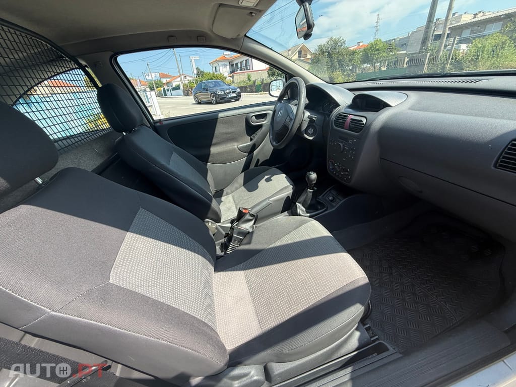 Opel Corsa 1.3 CDTi — fotografia 11