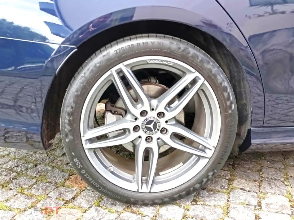 Mercedes-Benz E 220 d 9G-TRONIC AMG Line 194 cv 4Matic