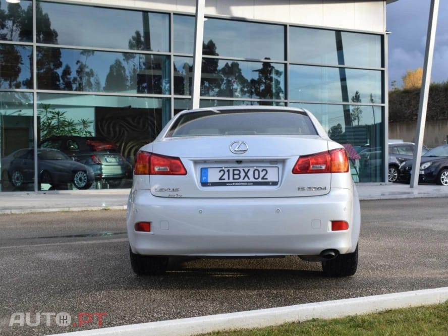 Lexus IS 220