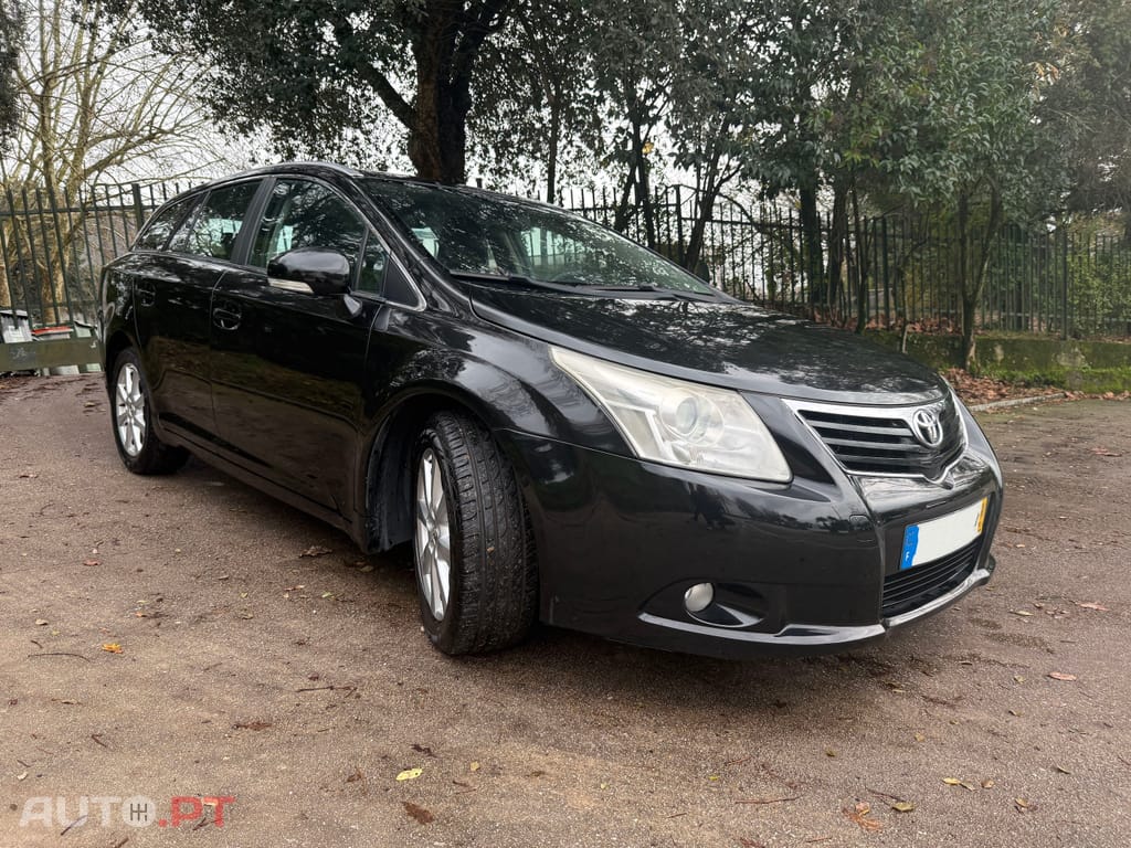 Toyota Avensis TOYOTA AVENSIS 2.0 D4D LUXURI+GPS+PELE+MULTIMÉDIA