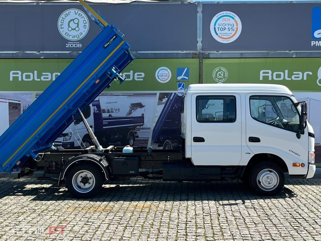 Toyota Dyna 3.0 D4D  6 LUGARES BASCULA