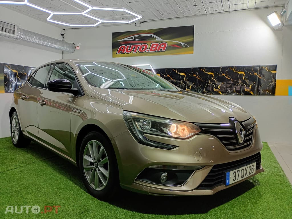 Renault Clio Outro
