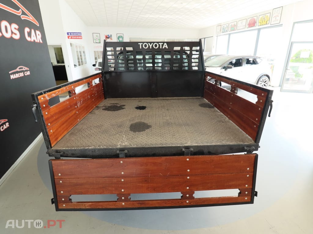 Toyota Hilux 2.5 D-4D CE AC