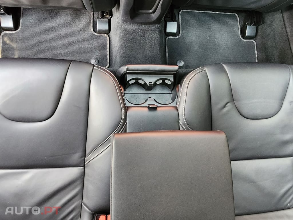 Volvo V40 2.0 D3 R-Design