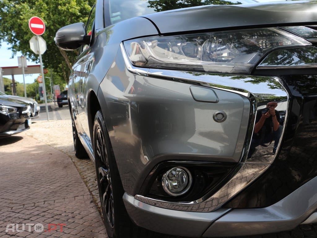 Mitsubishi Outlander 2.0 MIVEC Instyle Navi+