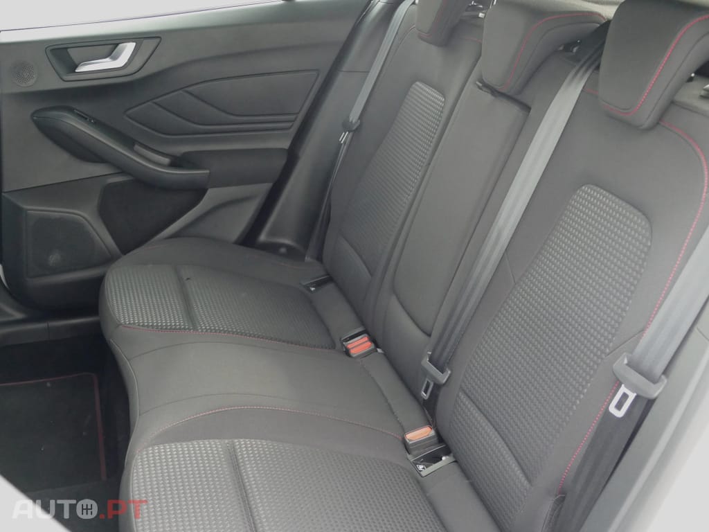 Ford Focus 1.0 EcoBoost MHEV ST-Line X