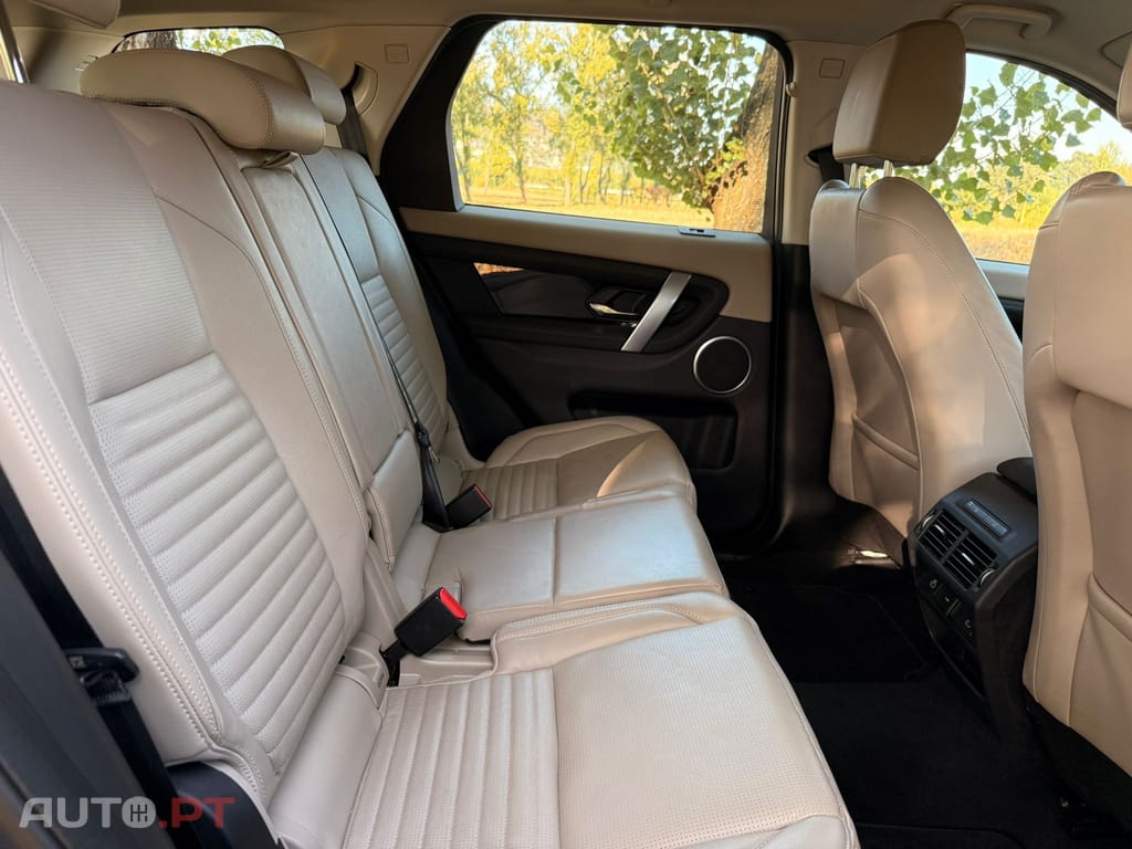 Land Rover Discovery Sport P300e