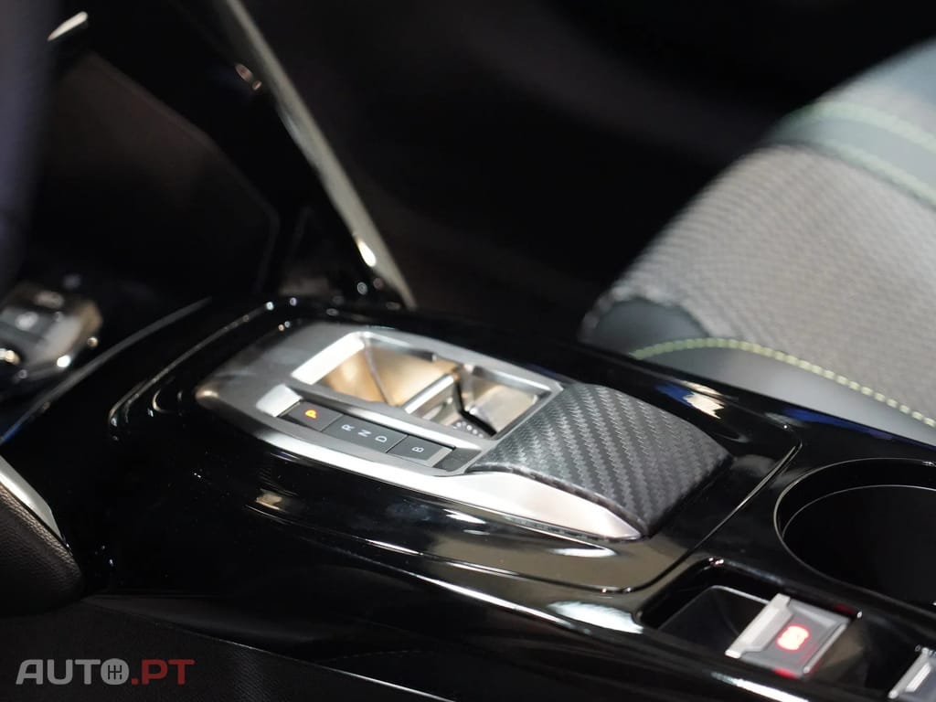 Peugeot E-2008 54 kWh GT