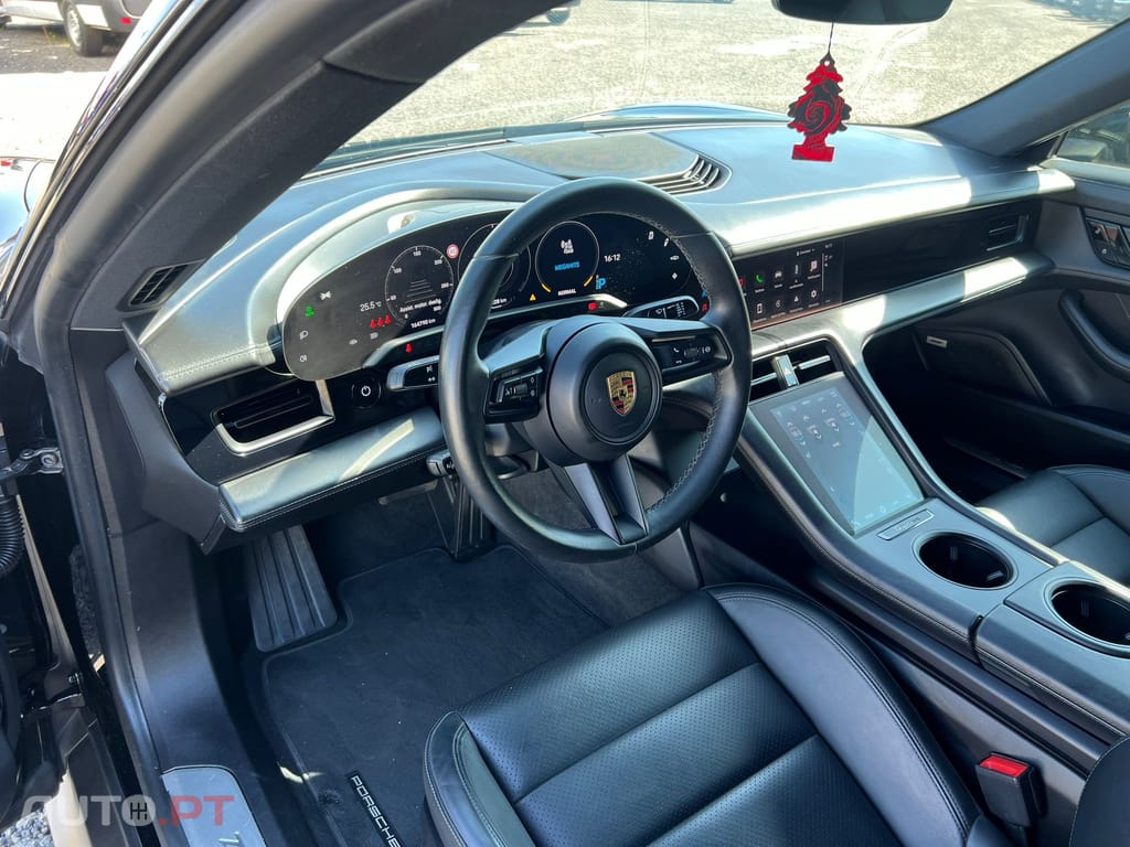 Porsche Taycan 4S