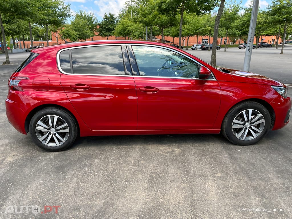 Peugeot 308 1.2 PureTech Allure EAT8