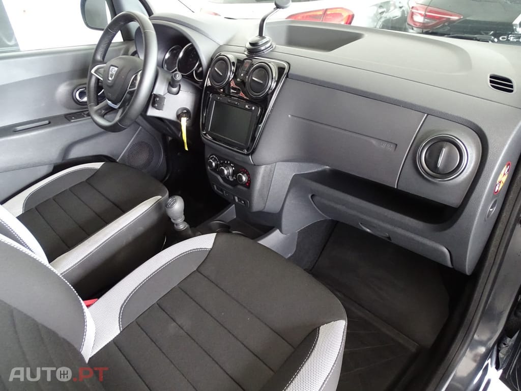 Dacia Lodgy 1.5 Blue dCi Stepway 7L