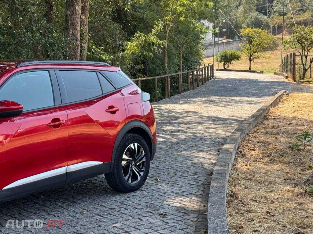 Peugeot E-2008 50 kWh Allure