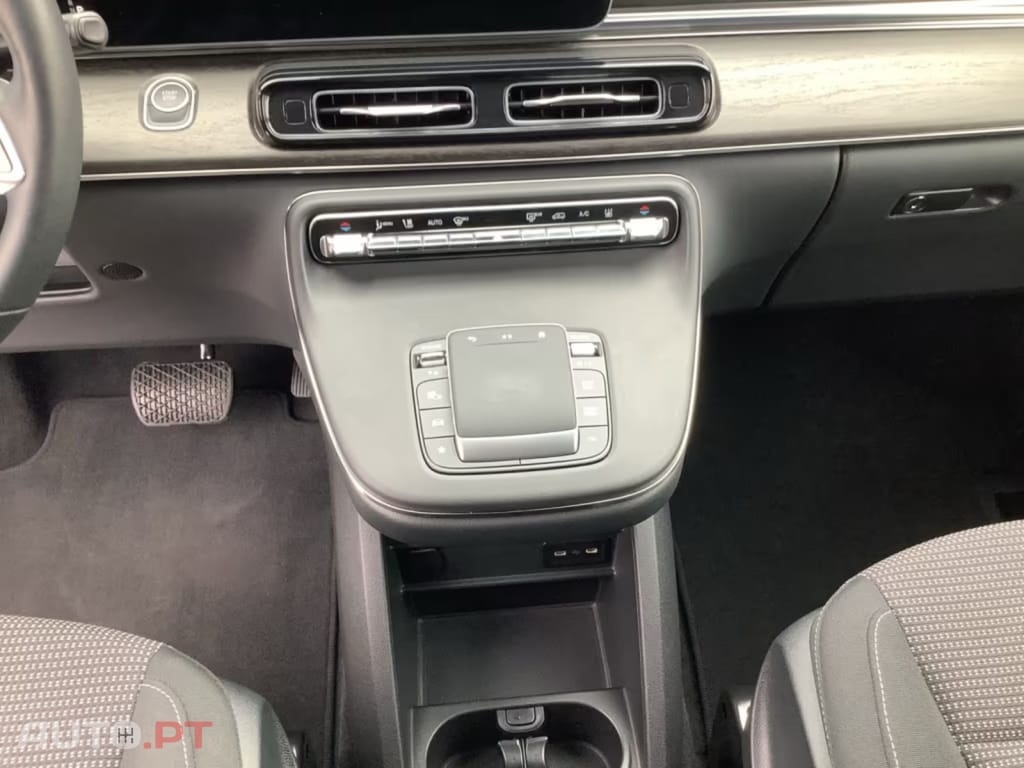 Mercedes-Benz EQV 300 Lang Distronic I.V.A DEDUTIVEL
