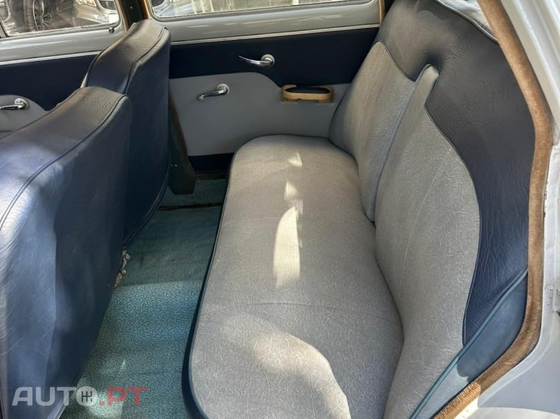 Peugeot 403 La Berline Grand Lux Toit Fixe
