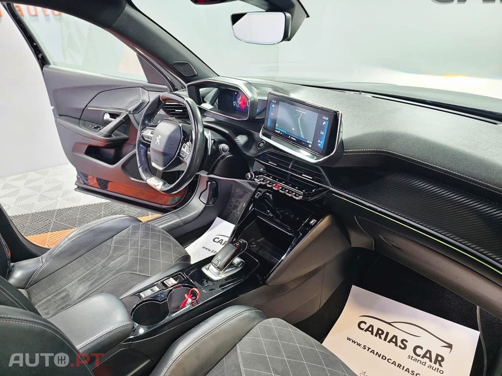 Peugeot 2008 1.2 PureTech GT EAT8