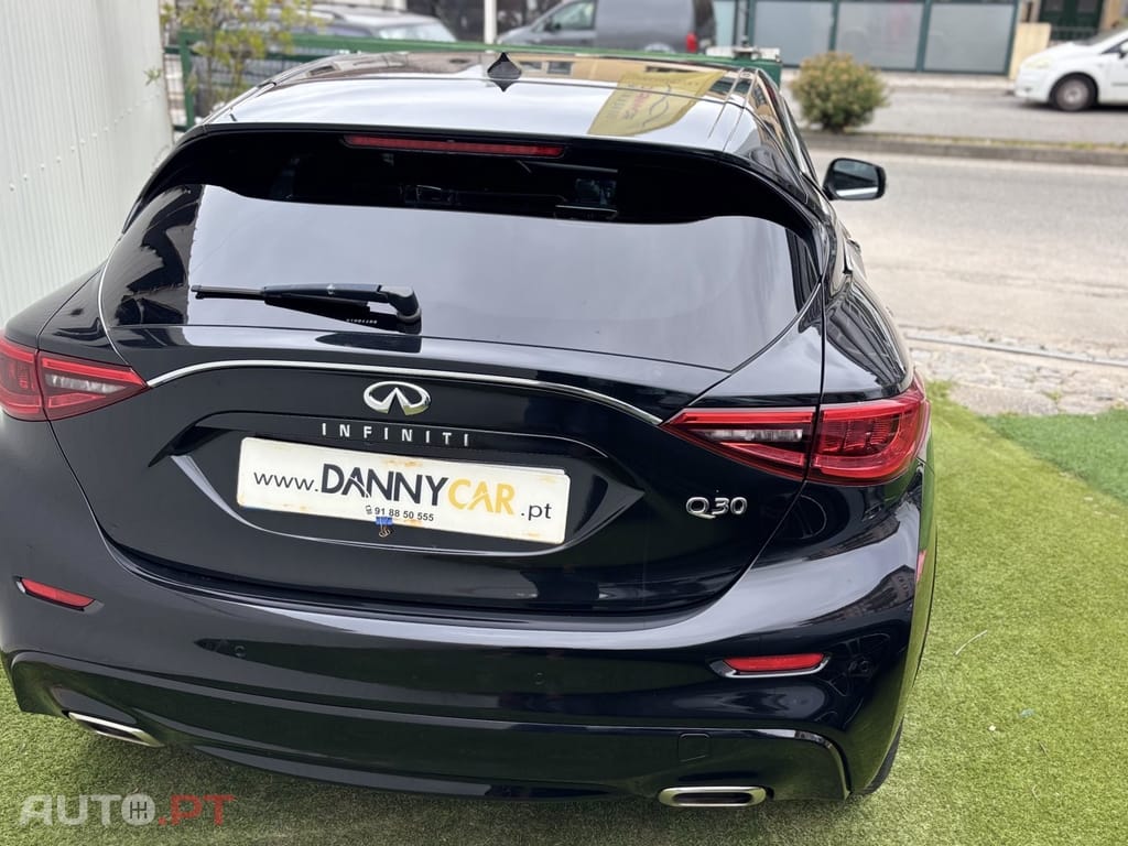 Infiniti Q30 1.5d DCT Premium City Black
