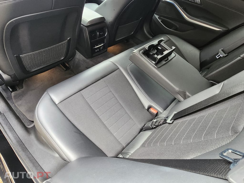 BMW 330 e Line Sport Auto